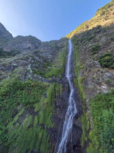 2-Day Madeira Tour: East & West with Local Guide & Tastings - Day 2: Pico do Arieiro peak views to Santana and sugarcane rum
