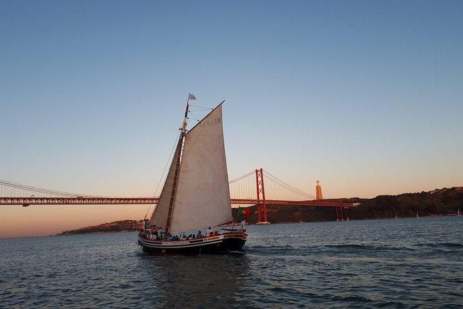 2-Hour Lisbon Traditional Boats Sunset Cruise with White Wine - The 2-hour flow: wine, music, and when to grab your best views