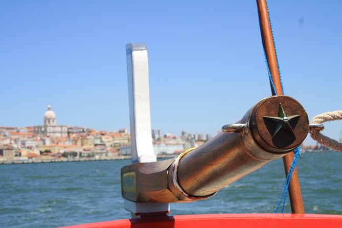 2-Hour Lisbon Traditional Boats Sunset Cruise with White Wine - Boarding near Praça do Comércio, and how to avoid the dock confusion