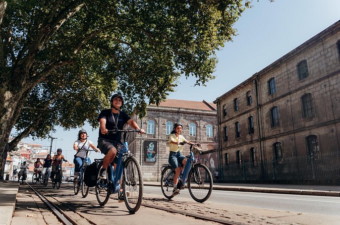 3-Hour Porto Highlights on a Electric Bike Guided Tour - Jardim da Cordoaria to Clérigos: old stone, quick stops, big payoff