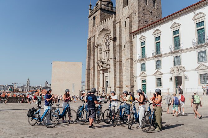 3-Hour Porto Highlights on a Electric Bike Guided Tour - Livraria Lello from outside plus the streets that feel like Porto at night