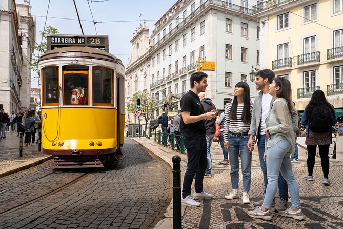 360º Lisbon: Helicopter Flight, Boat Trip and Old Town Walking - Praca do Comercio and Padrão dos Descobrimentos: Lisbon Meets the River