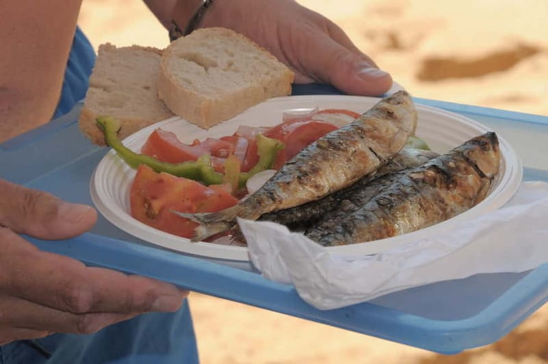Albufeira: 6-Hour Boat Tour with BBQ and Drinks - Dinghy transfer to an authorized beach: where the BBQ really changes the day