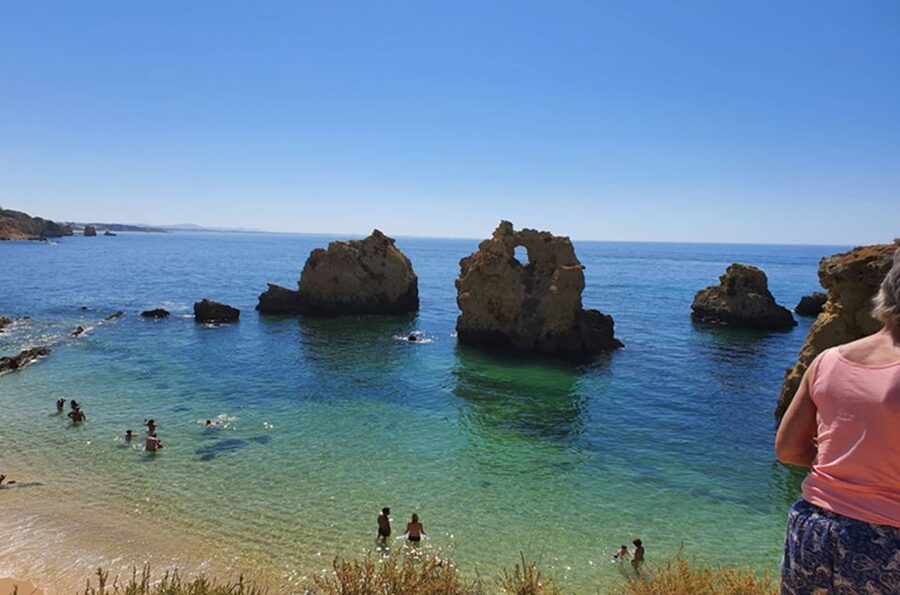 Albufeira: Beaches, Old Town, and Salgados Lagoon Jeep Tour - Guides: the real difference between a good and great tour