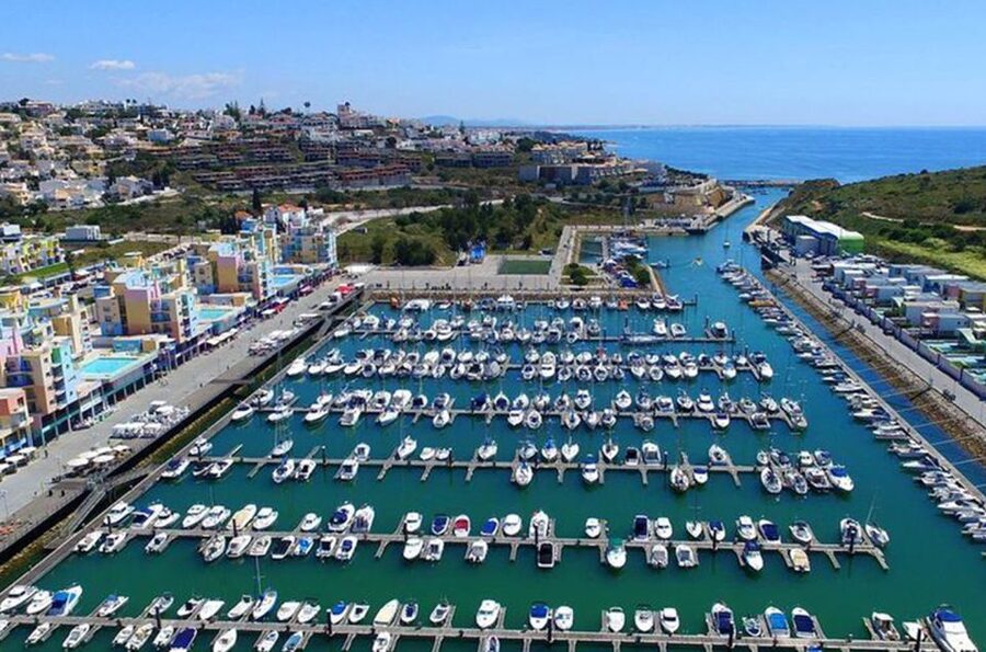 Albufeira: Beaches, Old Town, and Salgados Lagoon Jeep Tour - Old Town Albufeira and the Arabic fortification remains