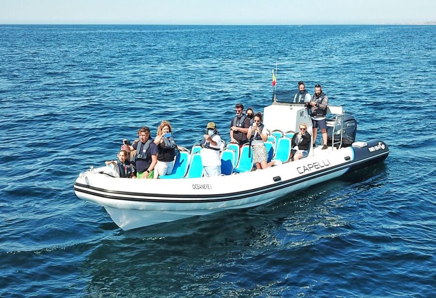 Albufeira: Benagil Cave and Dolphin Sightseeing Boat Cruise - What you might miss if you don’t dress for the boat ride