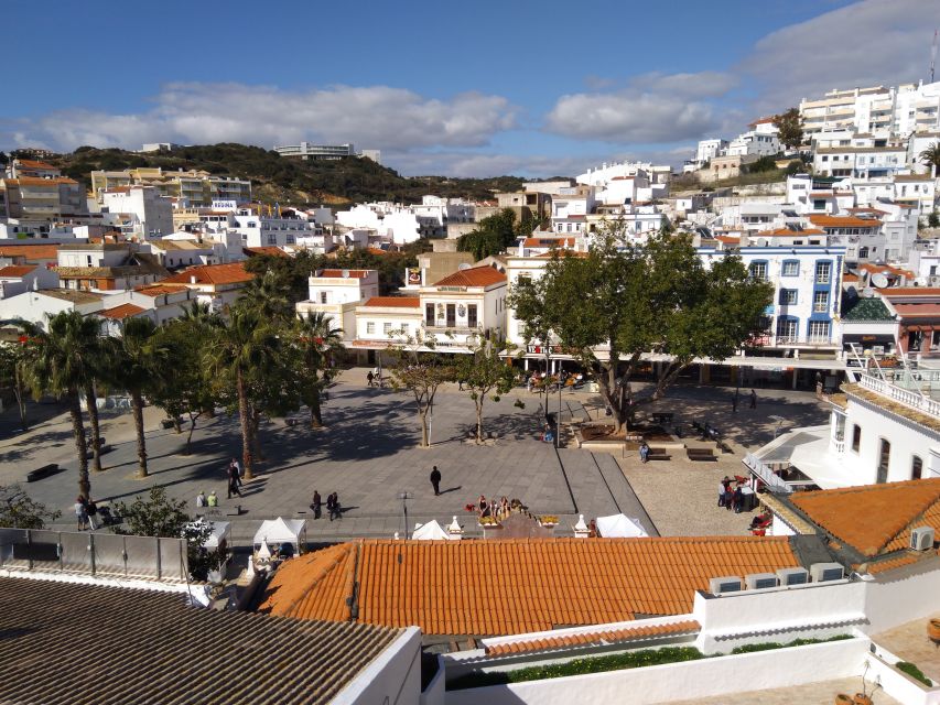 Albufeira: Tuk-tuk Sightseeing Tour - Olhos d’Água: why this stop matters between places
