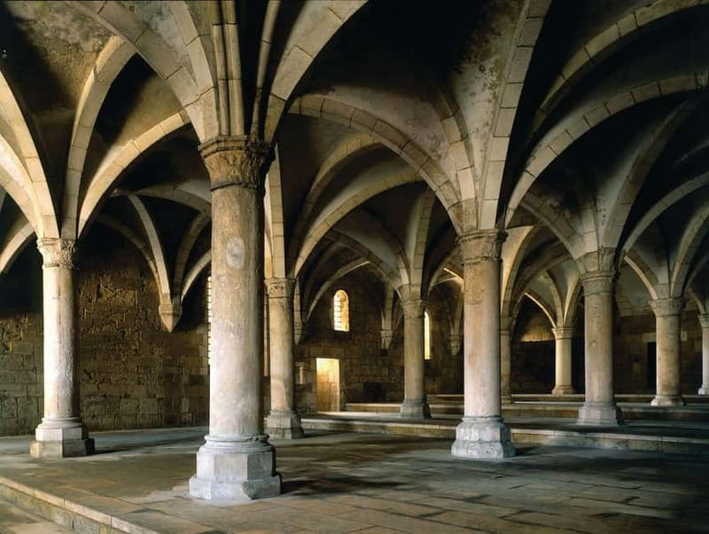 Alcobaça: Entry to UNESCO Alcobaça Monastery - Where your visit starts at Praça 25 de Abril