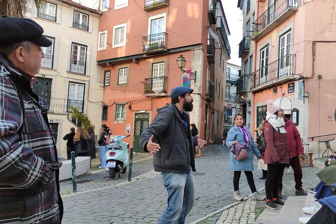 Alfama Tour in Lisbon Old Town - Largo do Chafariz de Dentro, São Rafael, and Salvador: Squares for Stories
