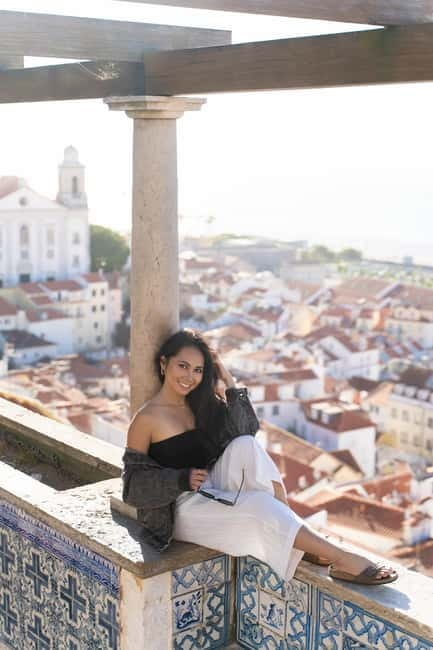 Alfama: Unforgettable Photoshoot Experience with a Local - How Nelson gets candid portraits without awkward posing