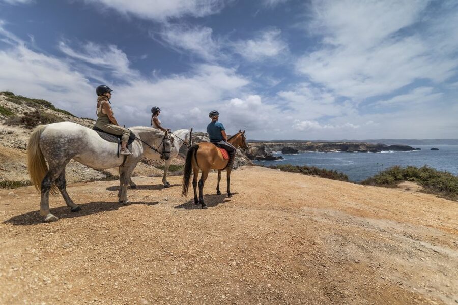 Algarve: 1-Hour Carrapateira Horseback Riding Tour - Rider rules and what to pack so the hour stays comfortable