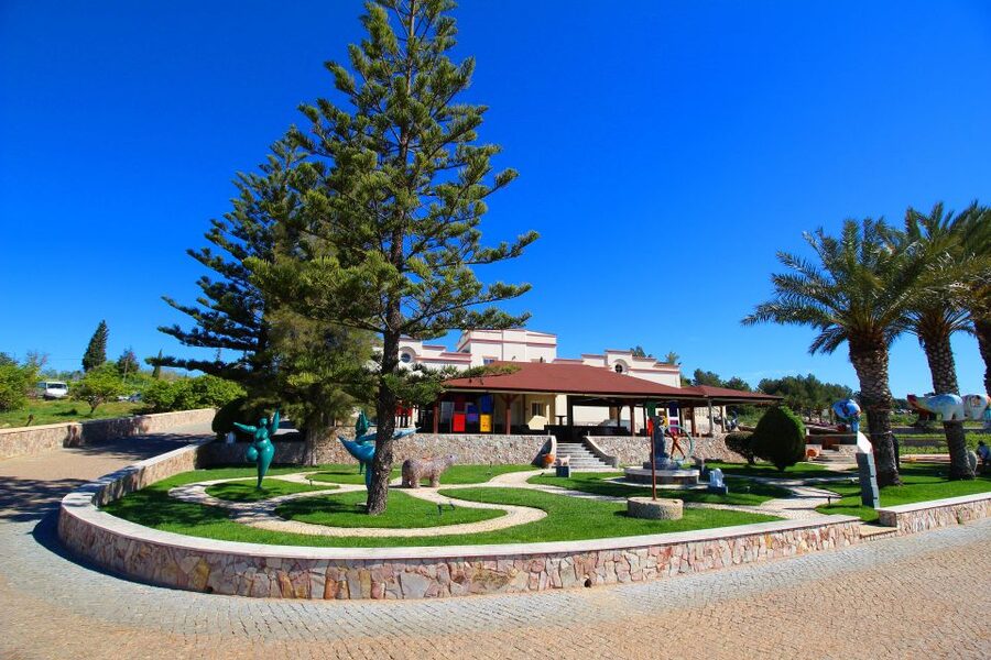 Algarve: 3 Types of Wine Tastings with Vineyard Views - Arrive during operating hours: how the experience starts