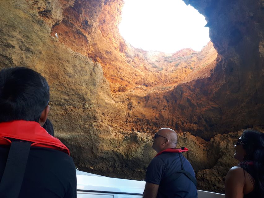 Algarve: Boat Trip to the Caves of Benagil - Meeting point confidence tips at Clube Naval de Portimão