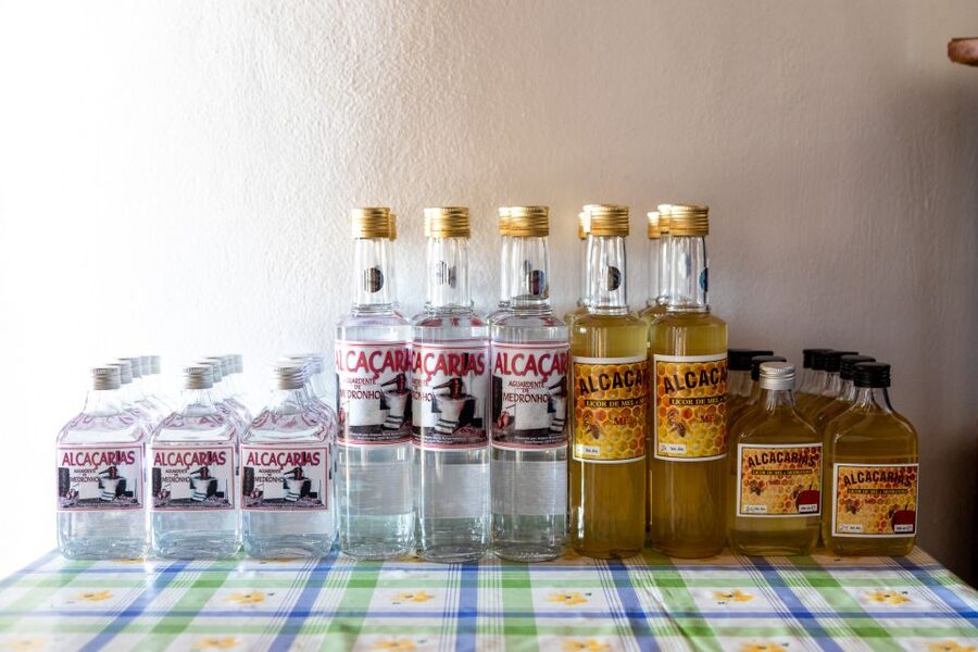 Algarve: Jeep Safari with Distillery Visit & Lunch - Lunch at a local restaurant: how to expect it to feel and taste
