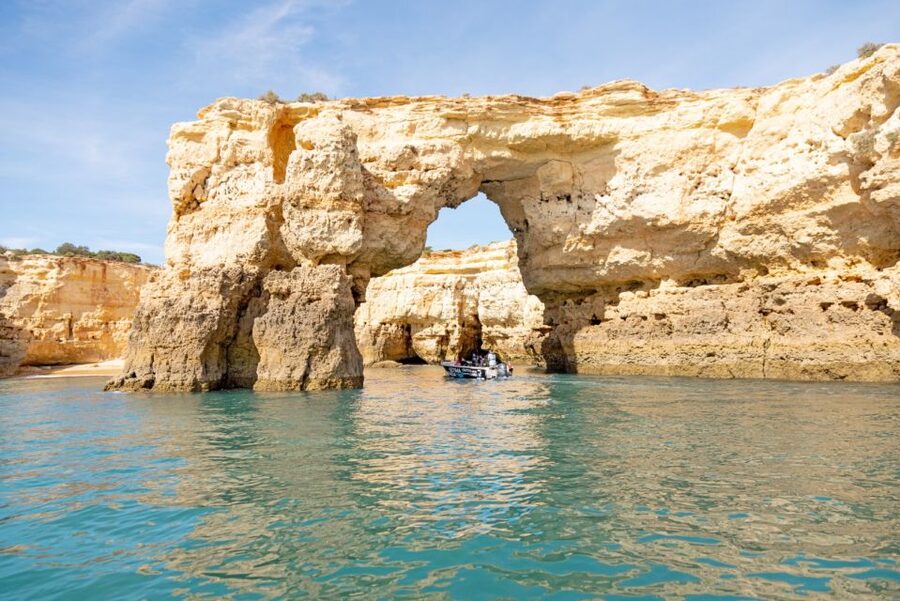 Armação de Pêra: Benagil Caves and Secret Beaches Boat Trip - Praia da Marinha and Coração da Praia da Marinha: the iconic arches moment