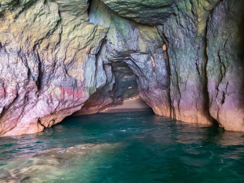 Armação de Pêra: Benagil Caves and Secret Beaches Boat Trip - Praia dos Beijinhos to Cova Redonda: the first up-close cave vibes