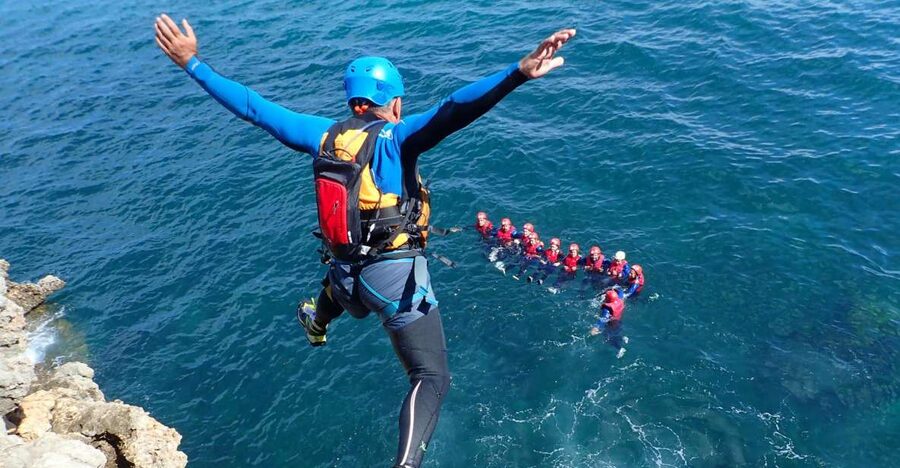 Arrábida: Setubal, Sesimbra Coasteering & Speedboat Tour - Speedboat ride through the coast, why it matters for the whole experience