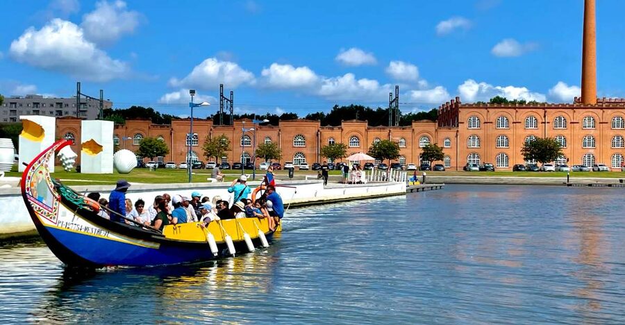 Aveiro no Coração - Passeio de barco típico em Aveiro - Meeting the crew by Aveiro’s old fish market