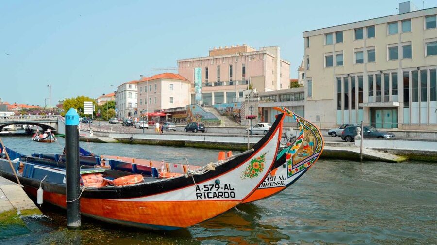 Aveiro: Traditional Moliceiro Boat Cruise - Where You Meet and How You Get On the Boat Fast