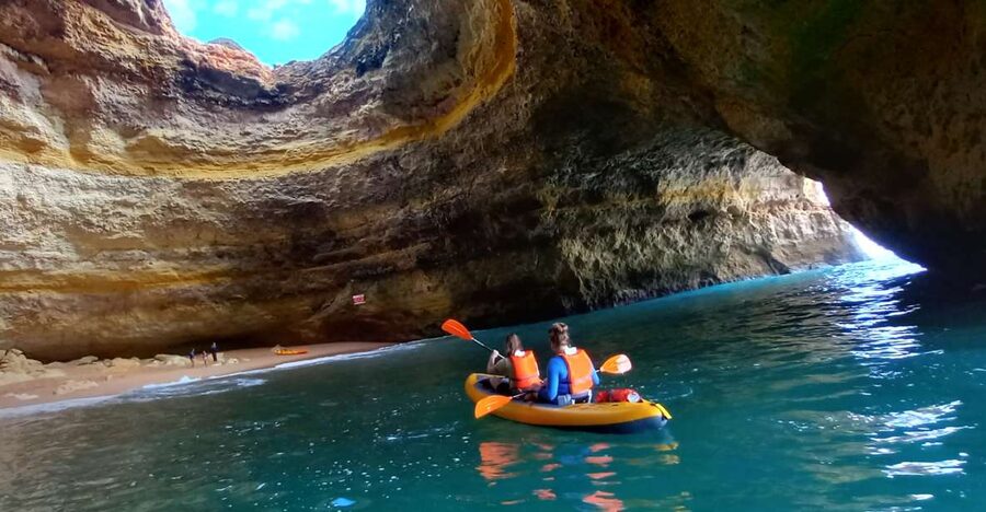 Benagil Caves: small group Kayaking Tour with a Local Guide - Where to Meet in Benagil, and How Not to Miss It