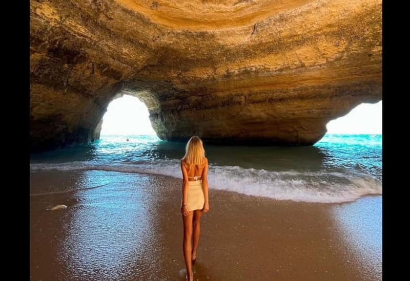 Benagil: Guided Kayak Tour inside caves and Praia da Marinha - First Stop: O Litoral Meeting Point and the Parking Reality