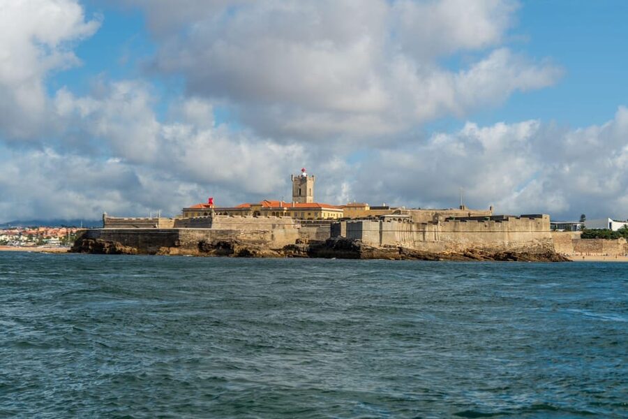 Boat tour: charming Cascais Coast to Lisbon lighthouse - From Cascais Marina to Estoril beaches, the ride starts easy