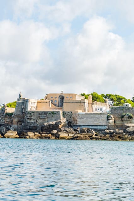 Boat tour: charming Cascais Coast to Lisbon lighthouse - Forts near the Tagus entrance, Lisbon’s defenses from the water