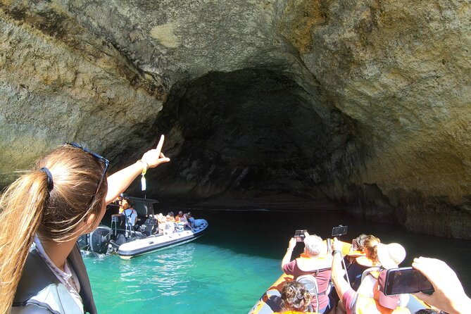 Boat trip to the caves of Benagil - Algar de Benagil: The Stop That Everyone Remembers