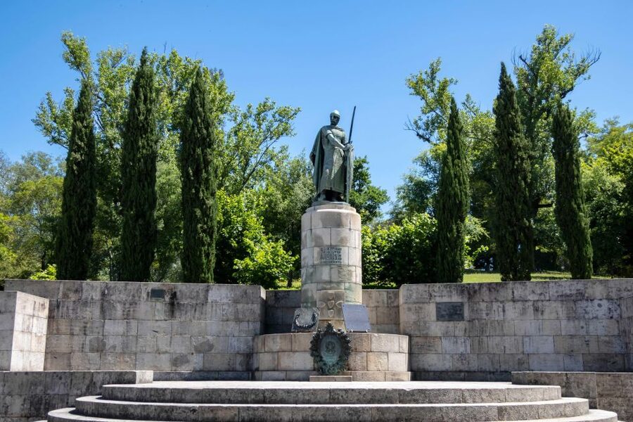 Braga & Guimarães Full-Day Tour from Porto - First stop: Guimarães, the Cradle of Portugal