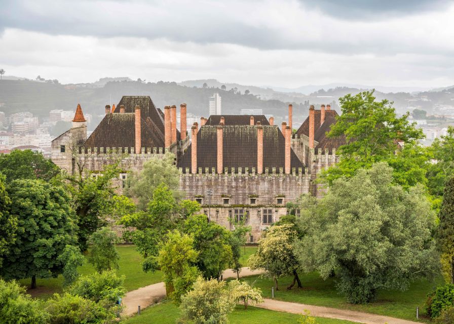 Braga & Guimarães Full-Day Tour from Porto - Bom Jesus do Monte: Baroque stairs and panoramic rewards