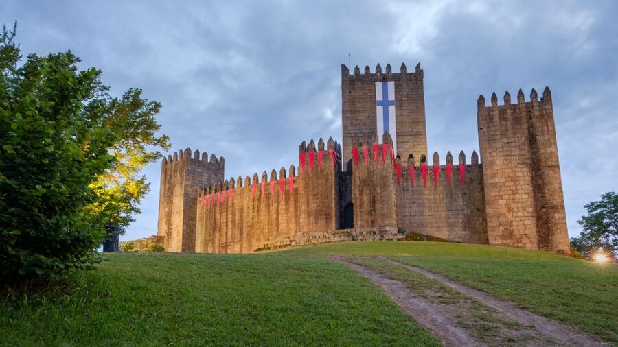 Braga & Guimarães Full-Day Tour from Porto - Getting started in Porto: Igreja da Lapa and a day that moves