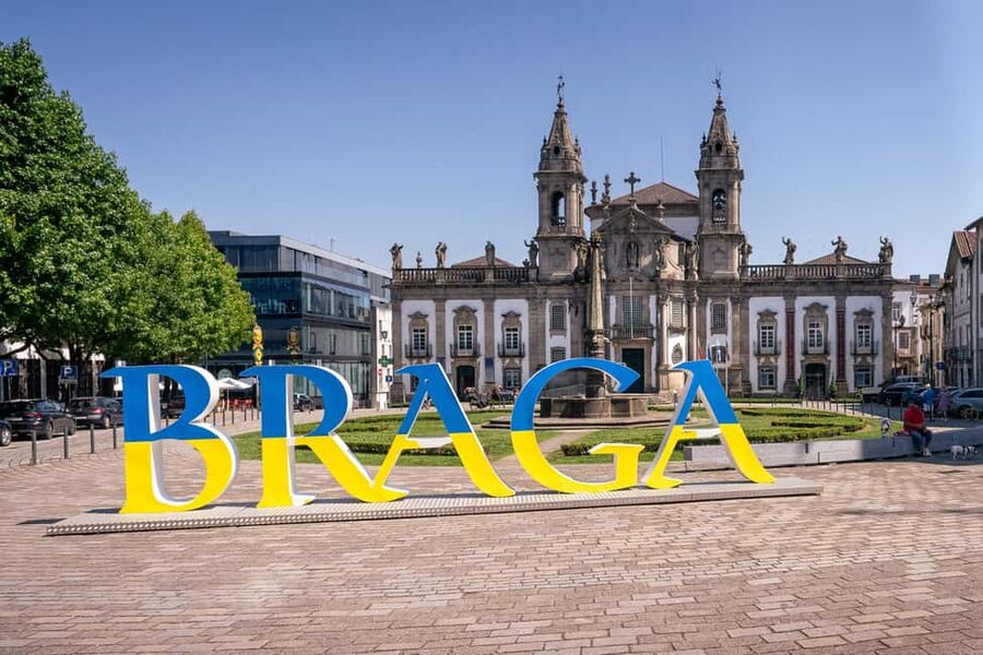 Braga: Private & Flexible Walking Tour in Historic Center - Walkbox and WhatsApp support: how the self-paced tour stays clear