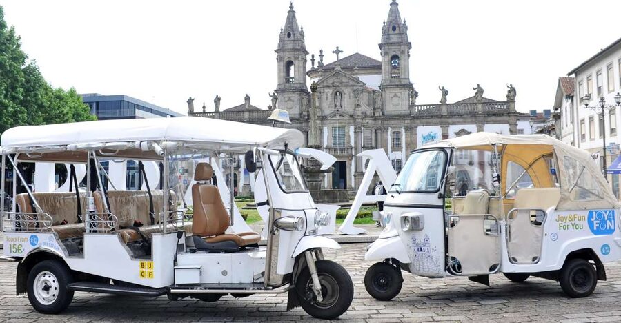 Braga: Tuk Tuk City Tour - Bom Jesus do Monte: the baroque staircase and the climb up the hill