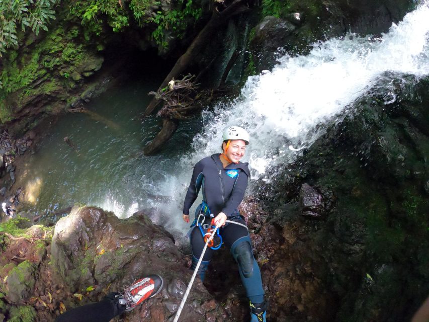 Canyoning in Ribeira dos Caldeirões - The 3-hour rhythm: from van pickup to back at the start