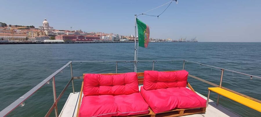 Cascais Coastal Secrets: 90-Minute Cruise with Free Drinks - Cascais Coastal Secrets: A 90-Minute Plan That Fits Real Life