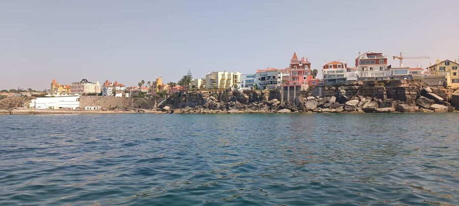 Cascais Coastal Secrets: 90-Minute Cruise with Free Drinks - Live Narration That Makes Landmarks Feel Connected