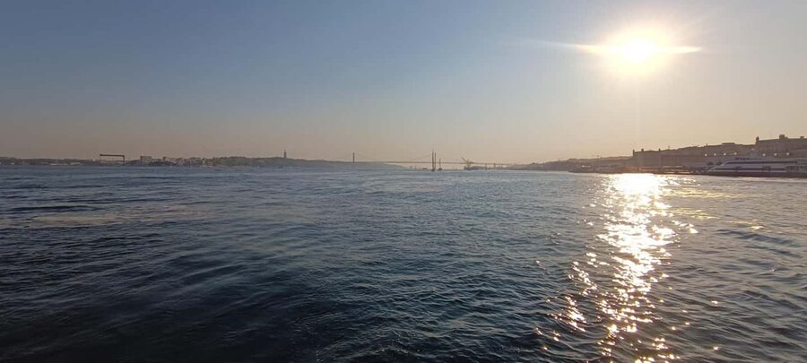 Cascais Coastal Secrets: 90-Minute Cruise with Free Drinks - Photo Strategy: Short Stops, Best Angles, and When to Look Down