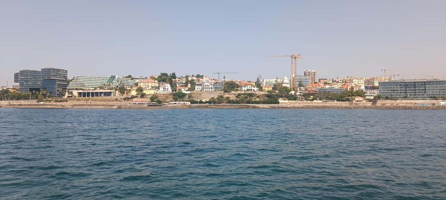 Cascais Coastal Secrets: 90-Minute Cruise with Free Drinks - Best For: Who This Cruise Makes the Most Sense For
