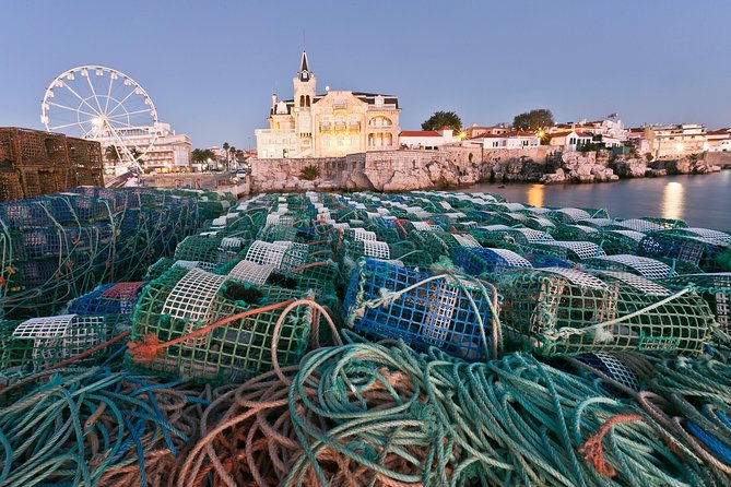 Cascais: Glamour and Decay by The Lisbon Coastline - Private Tour - Getting your bearings at Estação de Cascais, then moving with purpose