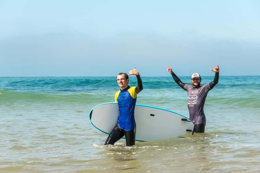 Cascais: Local Surf Experience - Meeting point near Casa da Praia: how to plan your arrival