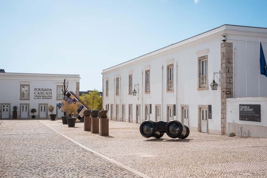 Cascais: Private & Flexible Walking Tour in Historic Center - The Yellow Streets and street art, your walking-to-eating bridge