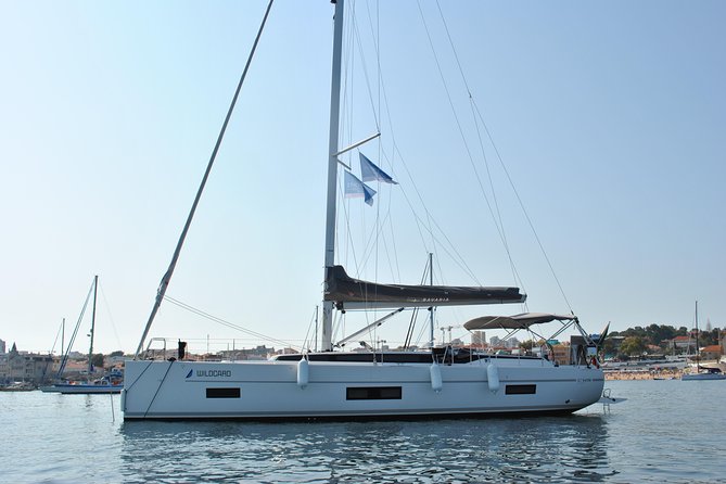 Cascais Private Luxury Sunset 2h Cruise with a drink - Crew personality and customization, without overdoing it