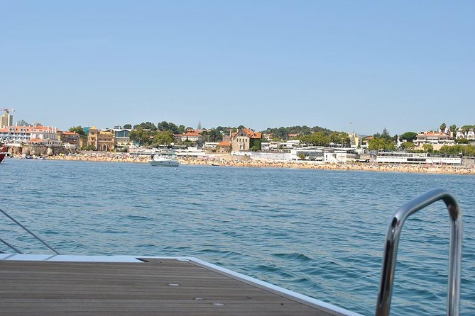 Cascais Private Sailing 2h Cruise with a drink - Beach-hopping views: Praia da Conceição, Tamariz, and Carcavelos