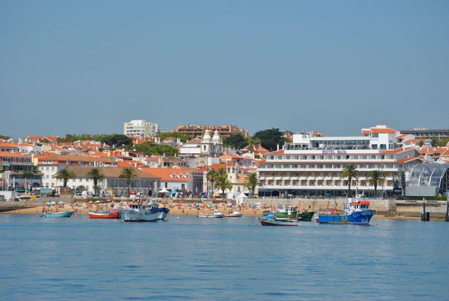 Cascais: Sailing Tour with Drink - Onboard vibe, crew service, and music time