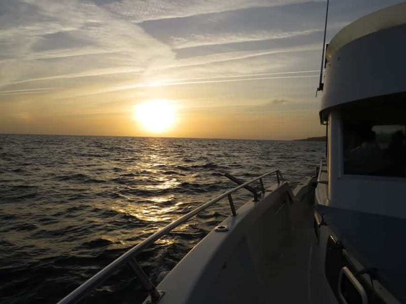 Cascais: Sunset Boat Trip with Welcome Drinks - The coastline route: villas, fortifications, and Bond-area landmarks