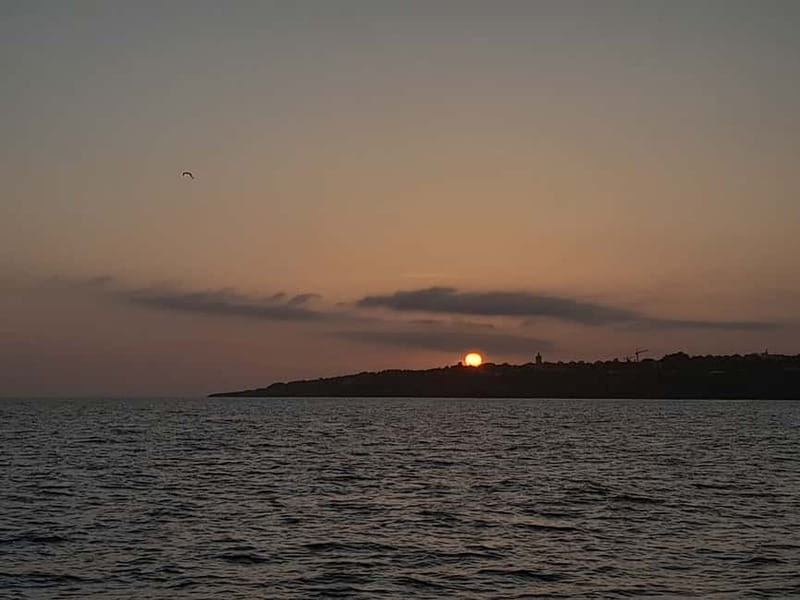 Cascais: Sunset Boat Trip with Welcome Drinks - Boca do Inferno: dramatic cliffs, fast photo moments