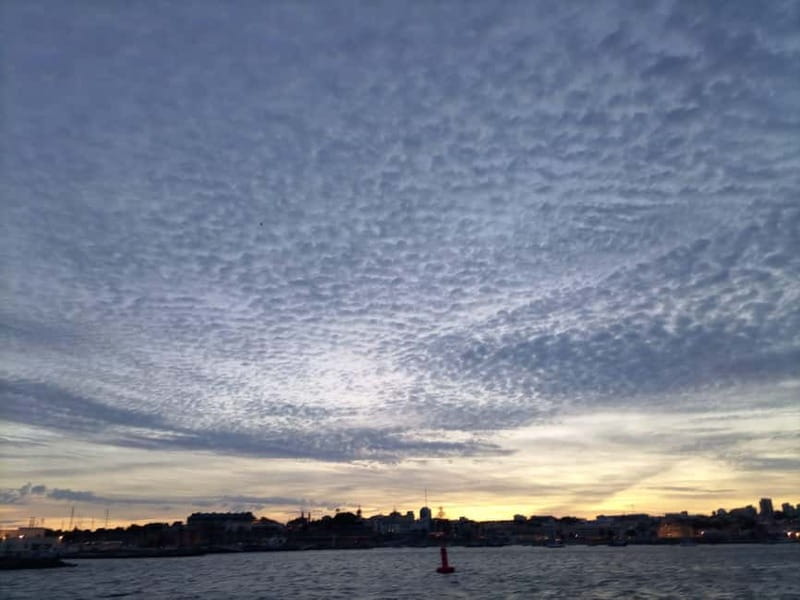 Cascais: Sunset Boat Trip with Welcome Drinks - Welcome drinks onboard: more than a bonus, it sets the tone