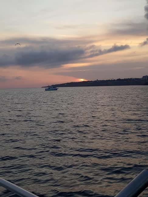Cascais: Sunset Boat Trip with Welcome Drinks - The hosts matter: guided facts without killing the vibe