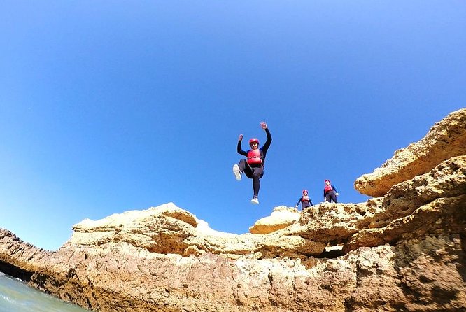 CLIFF JUMPING tour - Coasteering in Albufeira - Gear and Prep at the Albufeira Shop, and What You Should Bring