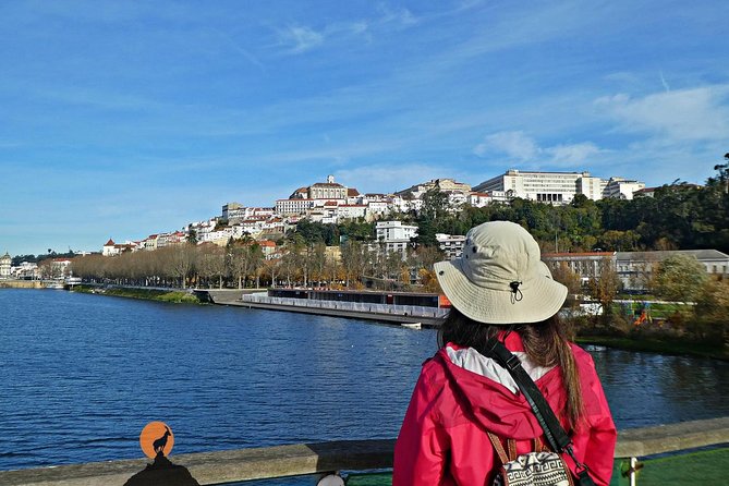 Discovering the charms and places of Coimbra - Almedina Arch: the first clue that Coimbra has layers